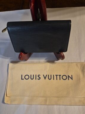 Louis Vuitton Black Epi Leather Zip Wallet GUC...